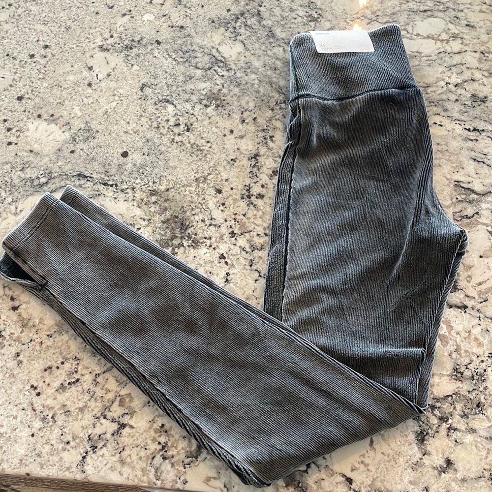 NWT American Eagle Velvet Ribbed Leggings